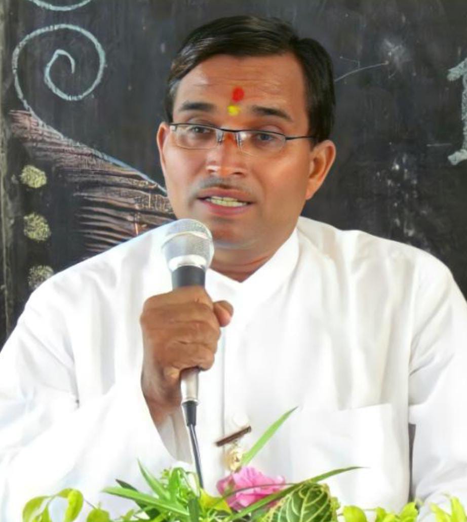  साहित्य के दर्पण में मुखड़ा देखने की कवायद : परिष्कृत मनोदशा के स्वरूप का यथार्थवादी चिंतनशील परिदृश्य